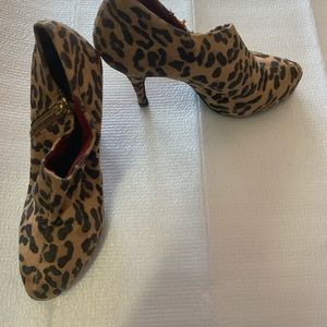 Christian siriano animal print booties size 8